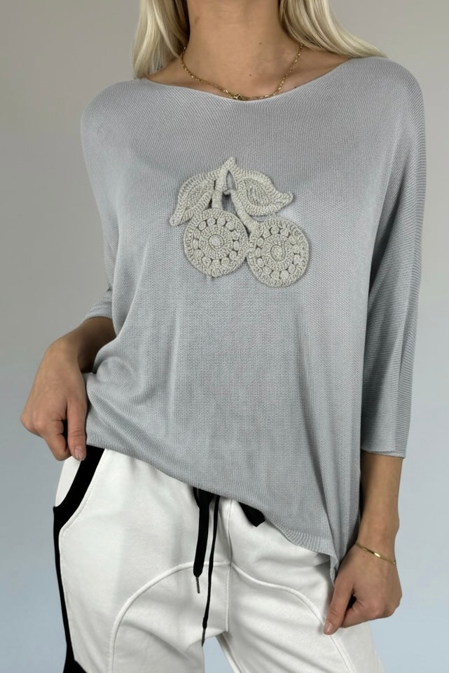 Shirt mit V-Ausschnitt & gehäkelter Applikation-Grau