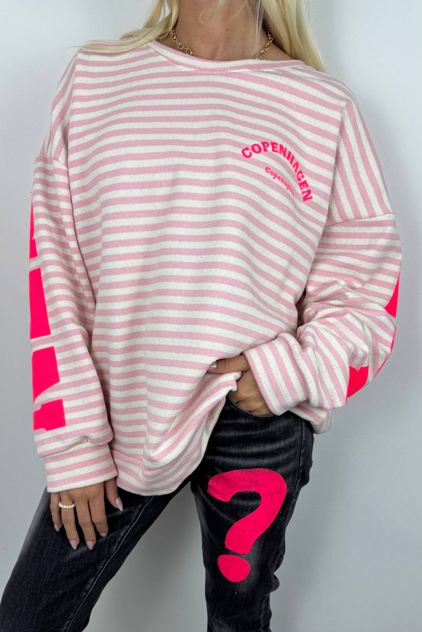 Gestreiftes Oversize-Shirt mit Print-Rosa
