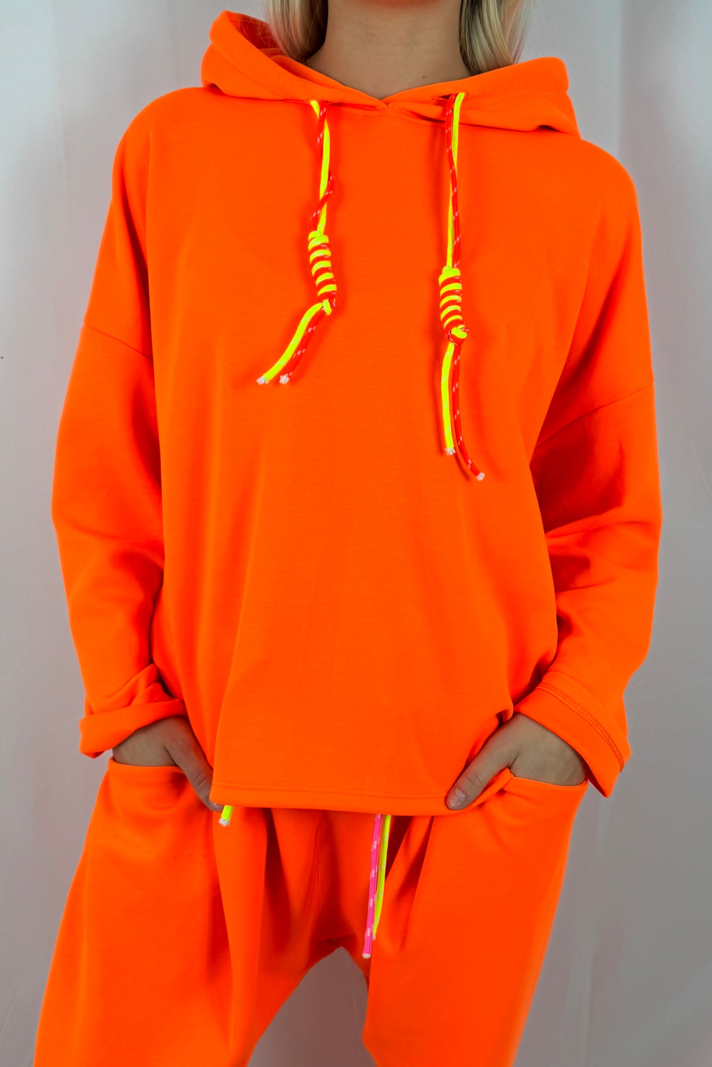 Oversize Hoodie mit Kordel-Detail –Neon Orange
