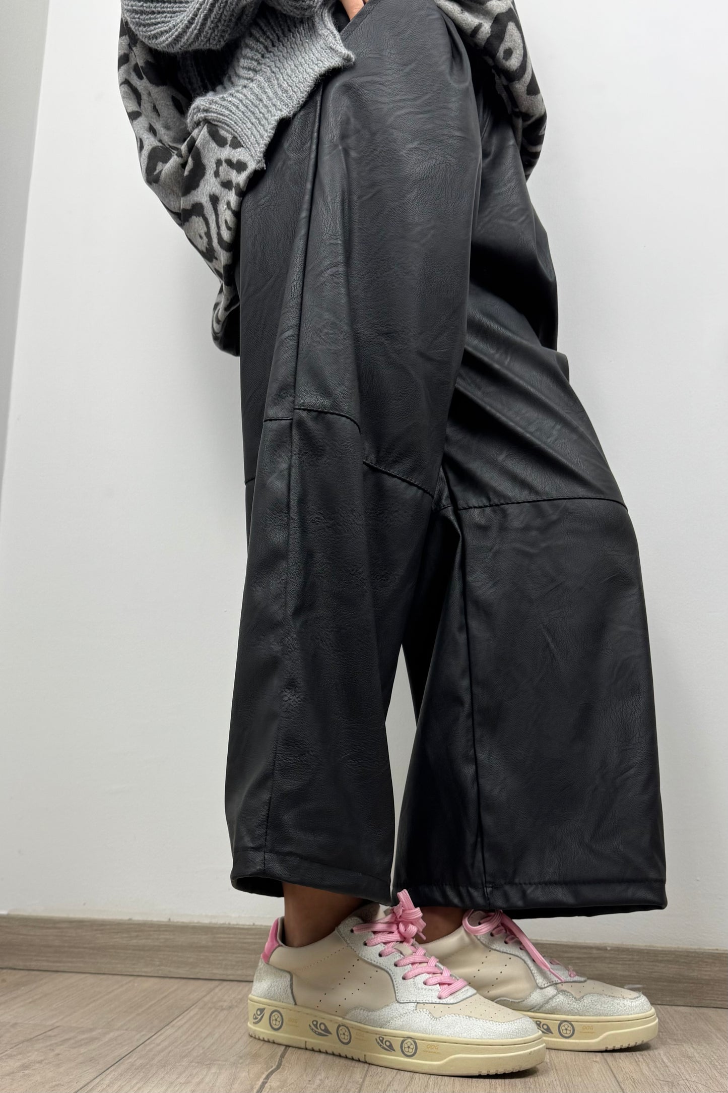 Cropped Leder-Look Hose mit Gummibund –Schwarz